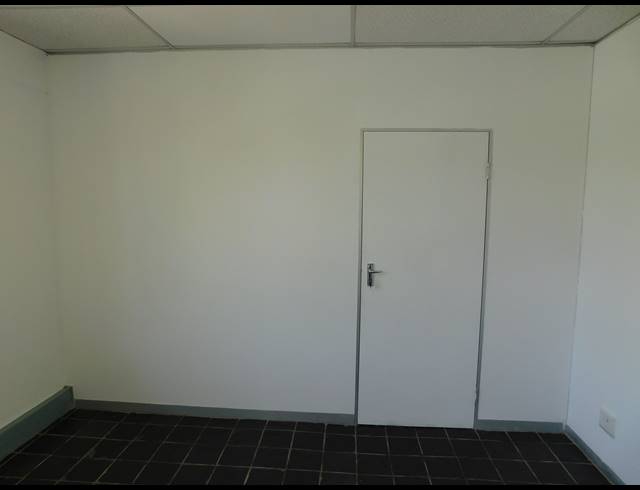 375M² OFFICE TO LET IN HYDE PARK